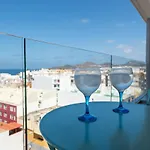 Elegant Living With Great Views Of Canteras Apartmán *